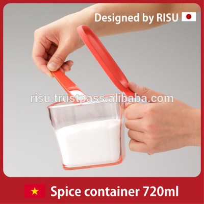 Functional easy-grip handle plastic food container for spice with enclosed spoon