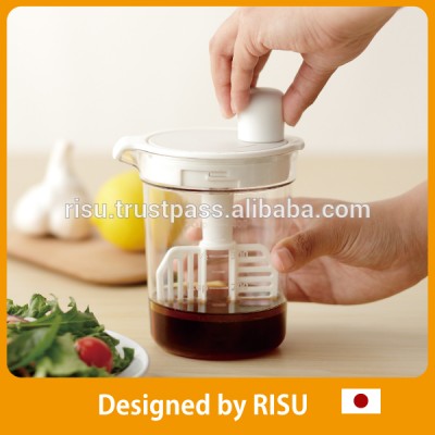 Safety and Healthy non-slip server plastic dressing mixer for salad with handle, dishwasher safe made in Japan